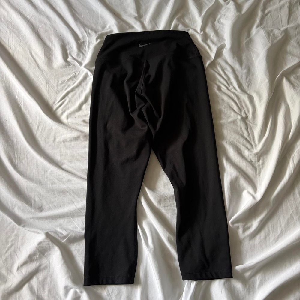 Nike Dri Fit capri leggings size Small black